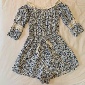 HOLLISTER off-the-shoulder blue floral romper